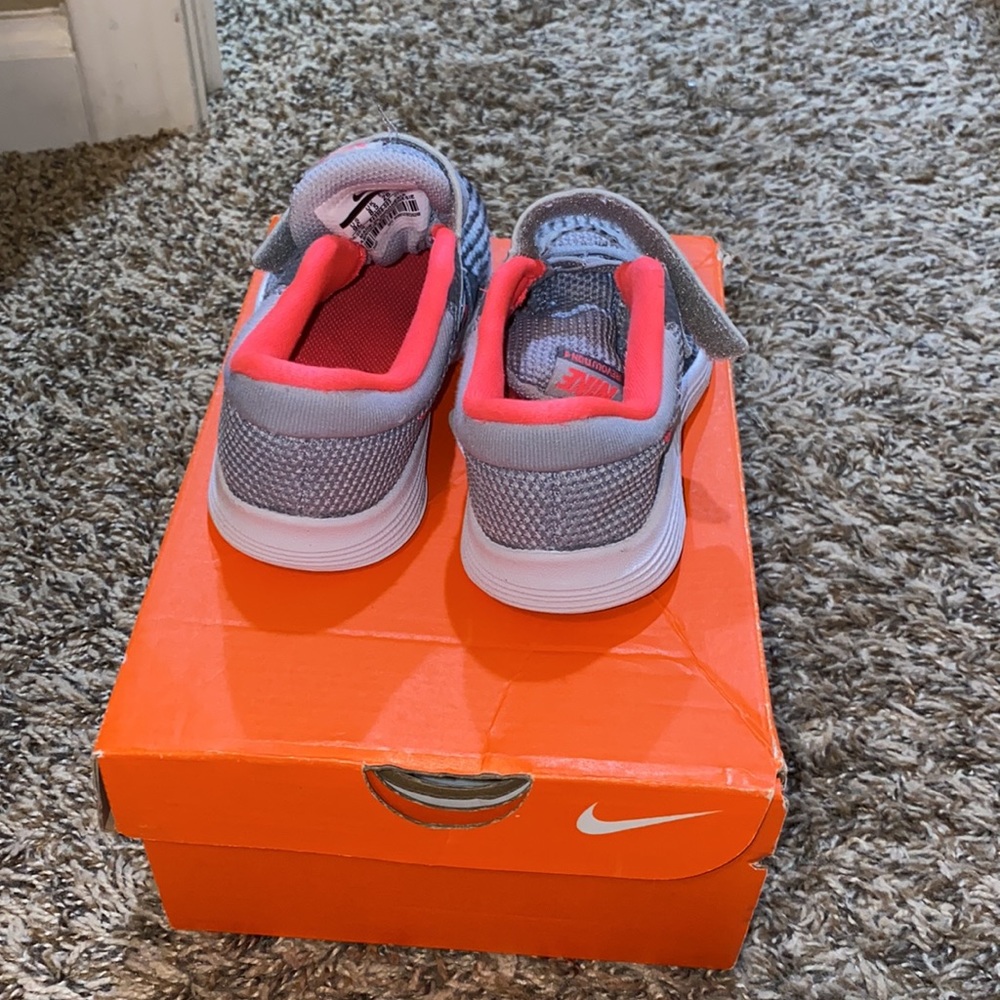 Nikes - Picture 3 of 4